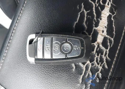 2018 Ford Fusion Titanium z USA, uszkodzony, nr VIN 3FA6P0D93JR225552